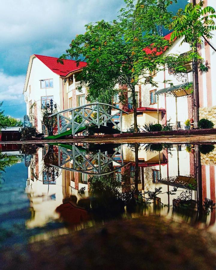 Pid Yavorom Hotel Drogomirchany Bagian luar foto
