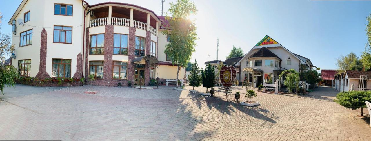 Pid Yavorom Hotel Drogomirchany Bagian luar foto