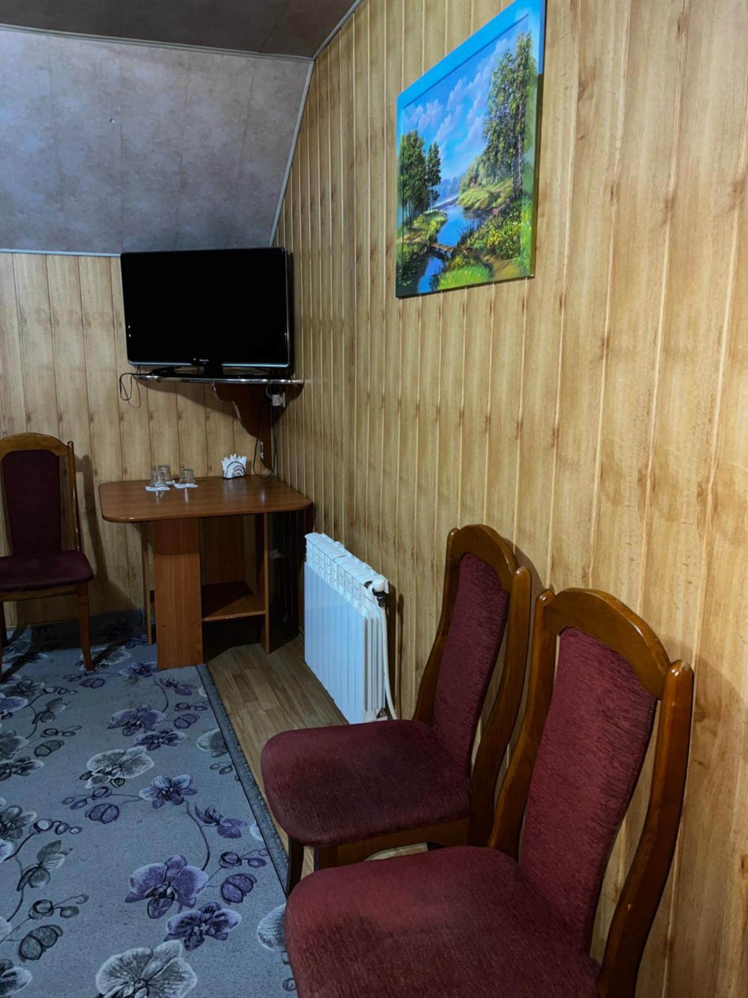 Pid Yavorom Hotel Drogomirchany Ruang foto