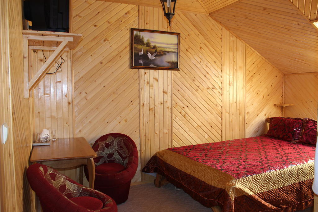 Pid Yavorom Hotel Drogomirchany Ruang foto