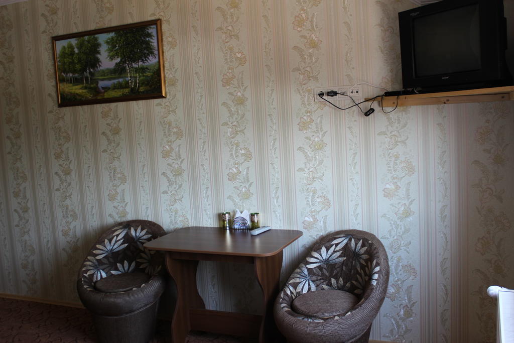 Pid Yavorom Hotel Drogomirchany Ruang foto
